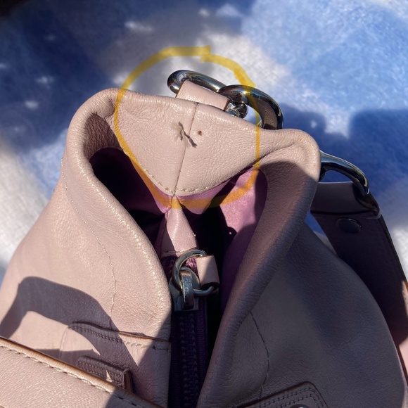 Mauve Leather Coach Handbag with removable shoulder strap - Picture 13 of 14